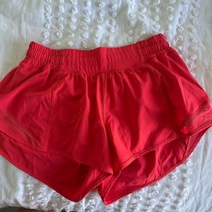 Carnation red lululemon hotty hot shorts 2.5// size 6